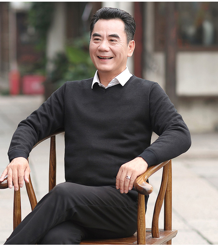 Áo len cổ tim dày áo len nam trung niên kích thước lớn cha mùa đông trung niên v-cổ áo len kích thước lớn áo sơ mi đen
