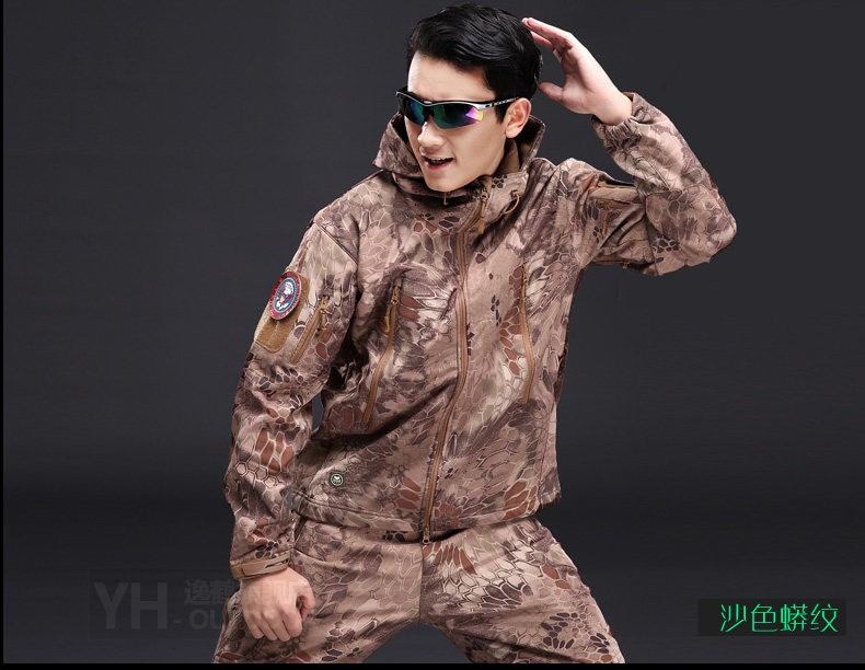 逸鹤户外冲锋衣男女潮牌三合一软壳加绒加厚迷彩登山服防水风外套 逸鹤户外冲锋衣男女潮牌三合一软壳加绒加厚迷彩登山服防水风外套