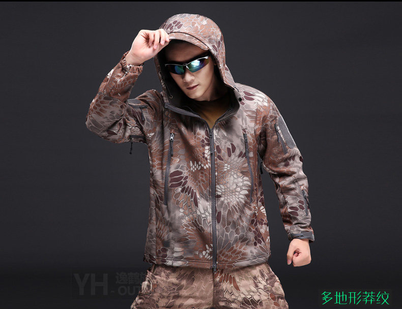逸鹤户外冲锋衣男女潮牌三合一软壳加绒加厚迷彩登山服防水风外套 逸鹤户外冲锋衣男女潮牌三合一软壳加绒加厚迷彩登山服防水风外套