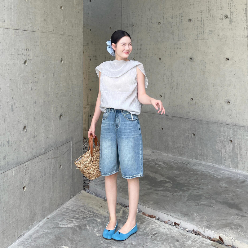High-Waisted Straight-Leg Denim Shorts for Women, Summer 2026, Loose, Slimming, Wide-Leg Mid-Length Shorts, Casual Style Bermuda Shorts
