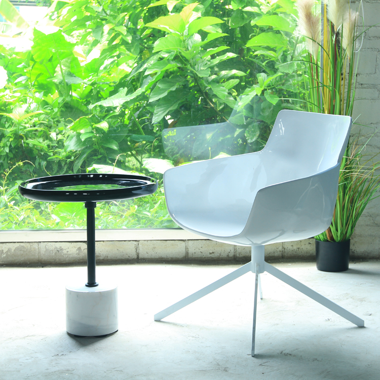 Bàn cà phê thiết kế ban đầu Đồ nội thất nhỏ Bàn cà phê nhỏ thời trang sáng tạo Bàn cà phê tròn nhỏ Bàn cà phê đá cẩm thạch Bắc Âu ghế xếp thư giãn