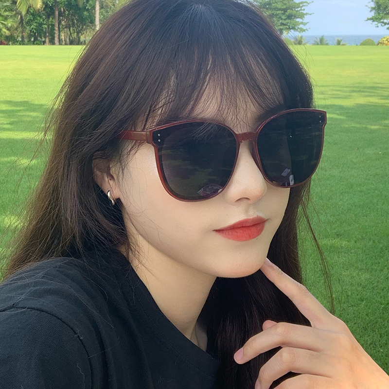 South Korea 2022 new sunglasses women's fashion big frame round face slim-ins street clapping polarized anti-UV sunglasses