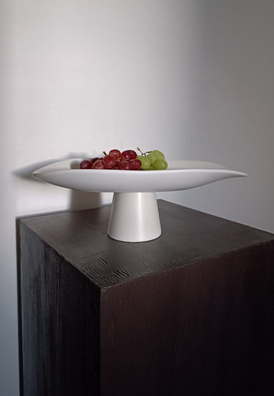 Modern Chinese style tall fruit plate white ceramic home dining table storage plate Nordic minimalist design coffee table large tray