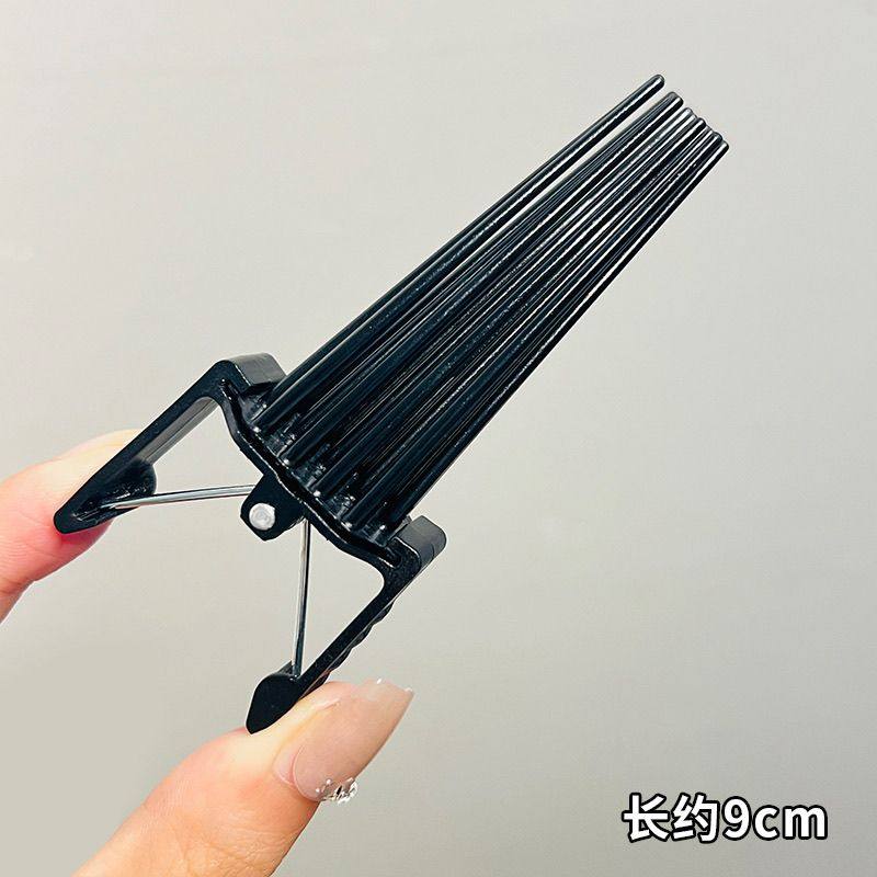Korean New Hairstyle Designer Men's Side-Swept Bangs with Voluminous Roots, Natural and Seamless Flat Hair Styling Tool for Women