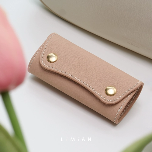 Кожаный изысканный брелок ручной работы для ключей, простой и элегантный дизайн, из натуральной кожи, подарок на день рождения, делается под заказ