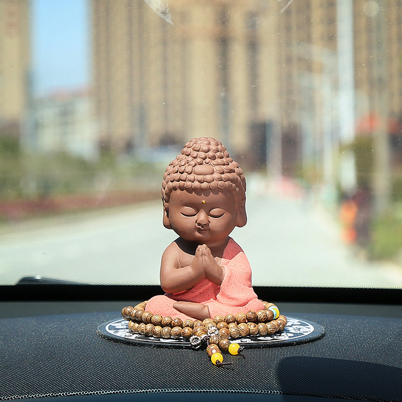 Creative car ornaments, safe ceramics, small monks, car interior decoration supplies, Buddha statues, cute dolls