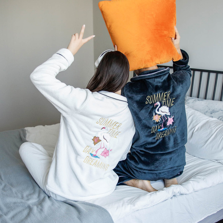 Bộ đồ ngủ đôi san hô nhung nhung mùa đông dày ấm áp hai mảnh phù hợp nam nữ flannel dịch vụ tại nhà phiên bản Hàn Quốc bộ thu đông cho vợ chồng