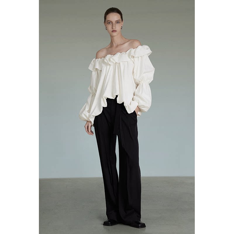 UNSPOKEN white French word over the shoulder top women's design sense niche shirt texture premium off-the-shoulder shirt