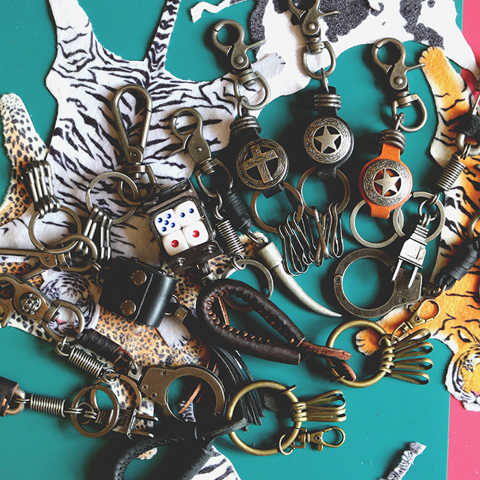 Exit Original single Vintage European and American Wind Vintage Bull Leather Key Buckle Car Key Clasp Pendant