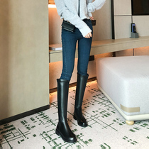 This years very popular Knights boots are wearing three-dimensional legs thick legs and thin legs can drive