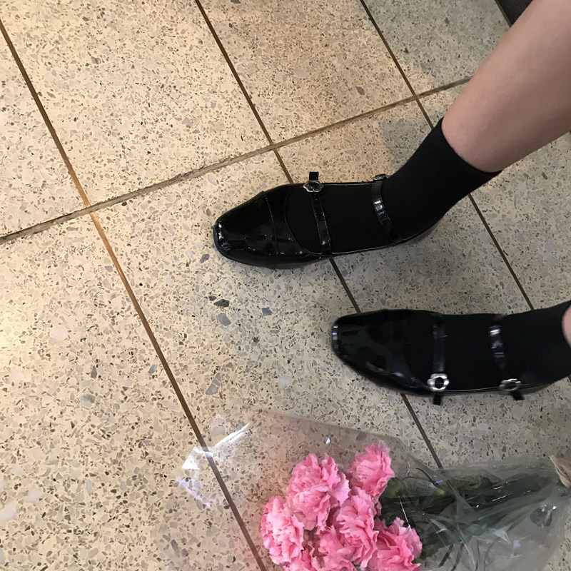 The smallest sea Xiaohai recommends the Korean version of wild solid color round head elastic flower buckle flat single shoes for women