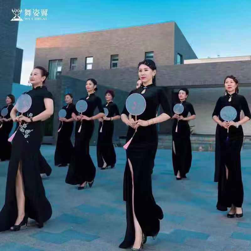 Woman Retro Long Version Walking Show Qipao Silk Suede With Long Dress Body Gift Instrument Fan Umbrella Dance Training Performance Costumes