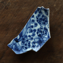 Fragments of blue and white bowl porcelain fragments with plum blossom pattern during the Kangxi and Yongzheng periods of the Qing Dynasty old blue and white porcelain fragments from the Ming and Qing Dynasties specimens of ancient porcelain fragments