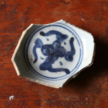 Specimens of old porcelain pieces at the bottom of bowls made in the next year