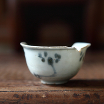 Fragments of blue and white teacups from Tianqi and Jiajing in the late Ming Dynasty. Fragments of ancient porcelain from the Ming and Qing Dynasties. Gold and old porcelain.