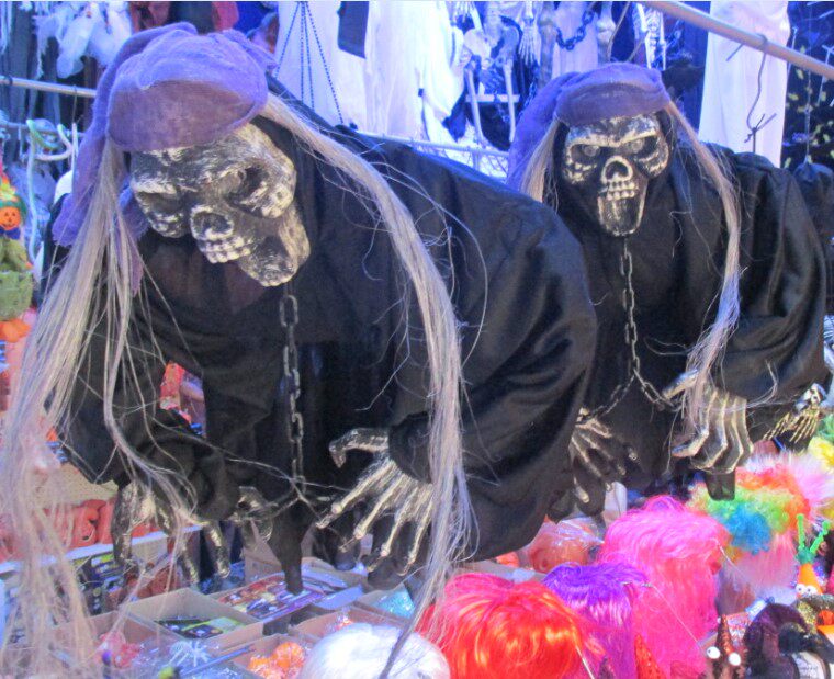 Halloween decoration ghost festival supplies tricky bar haunted house scene decoration voice-activated luminous half-body chain ghost