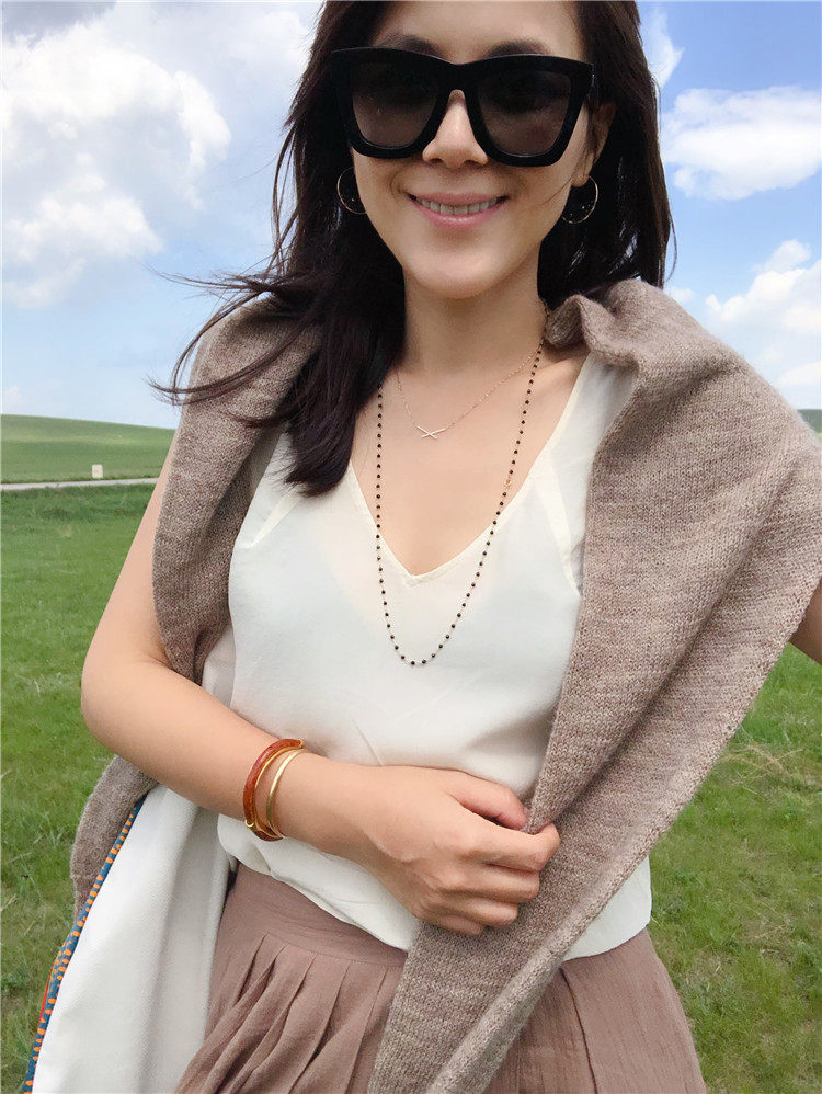 Soup soup 2004 European and American Style Loose With Lean Beat Bottom Outside Wearing Naked Color V Collar Real Silk Vest Woman 21 Xia New Pine