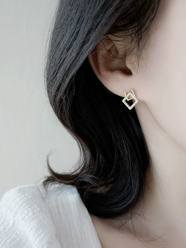 Небольшие серьги, 2024 года