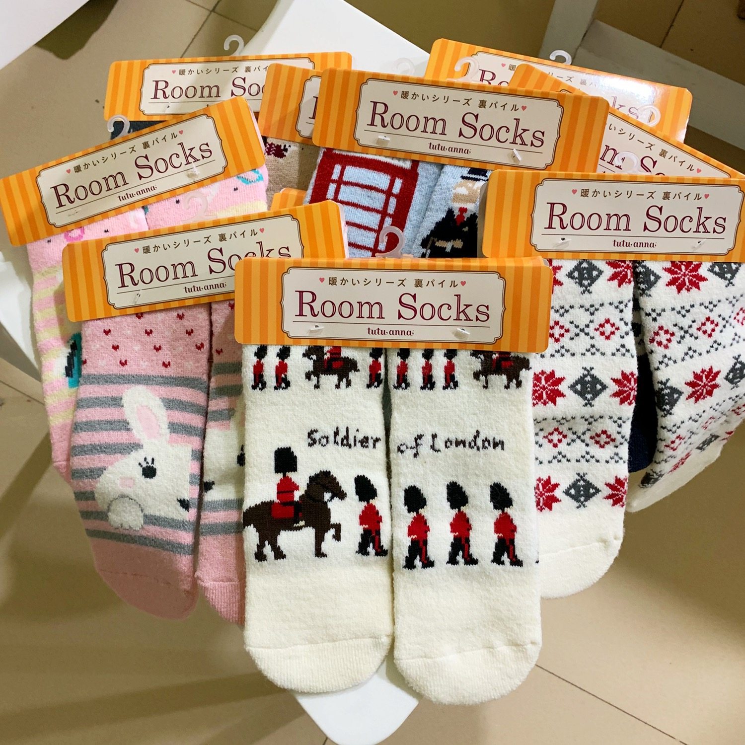T49 Japan's DAN not to buy very strange cartoon pattern anti-slip silicone granules midbarrel socks floor socks