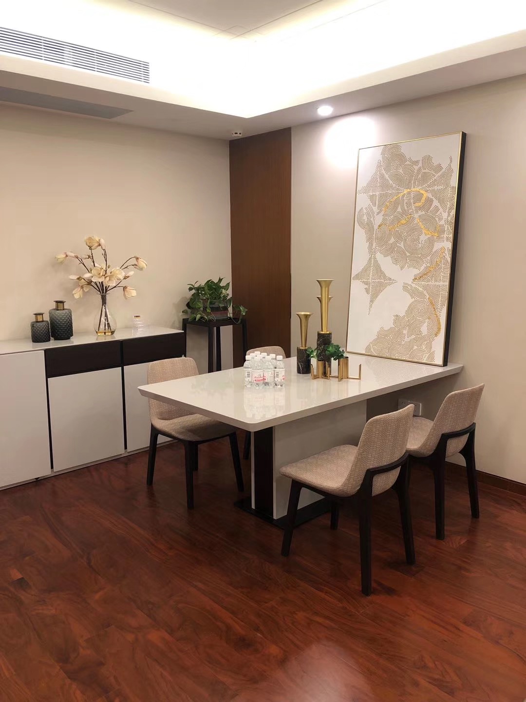 One of the four chairs in the Medici table.