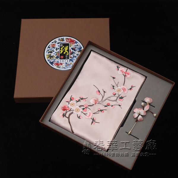 Suzhou Embroidery Silk Scarf Non-Heritage Silk Scarf Velvet Flower Brooch Chinese Style Gift Set Suzhou Business Gift for Foreigners
