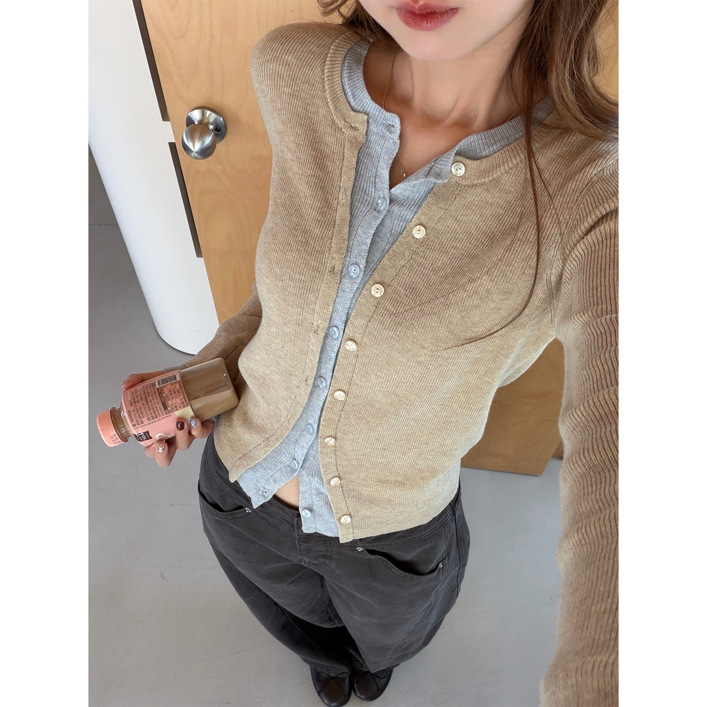 im ~까지 세련된 스택 음악 한 부서 계층의 감각 몸매 가꾸기 맨위 여성 페이크 레이어드 패치워크 색상 양모 니트 오픈 가디건 상세 이미지 4