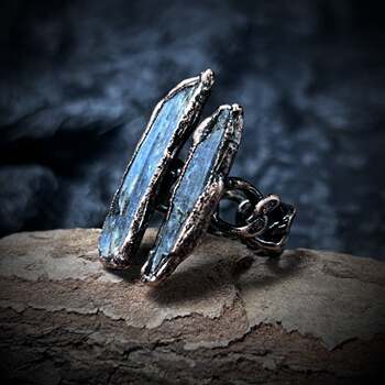 Vintage blue crystal raw stone bronze women's ring