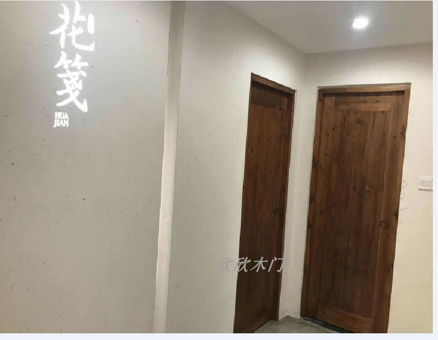 Homestay Renaissance Huihui-style opening door door shop of wooden log hot pot shop