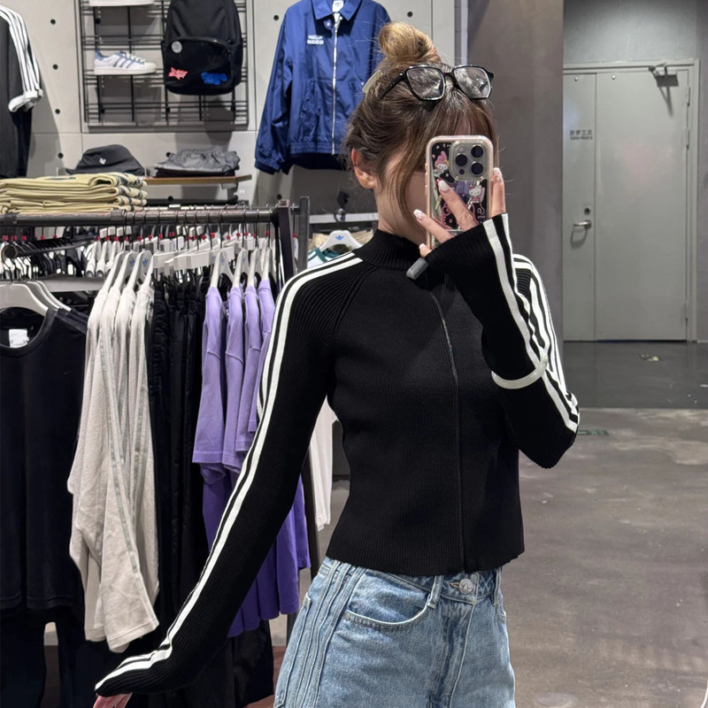 90% off Special Zone | Brand Discount | Song Yuqi's Same Style 2026 Autumn Slim Knitted Cardigan Short Jacket with Embroidery 90% off Special Zone | Brand Discount | Song Yuqi's Same Style 2026 Autumn Slim Knitted Cardigan Short Jacket with Embroidery