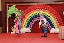 Beijing magic show Acrobatic juggling face change door-to-door bubble show Clown pinch balloon hot field magic show