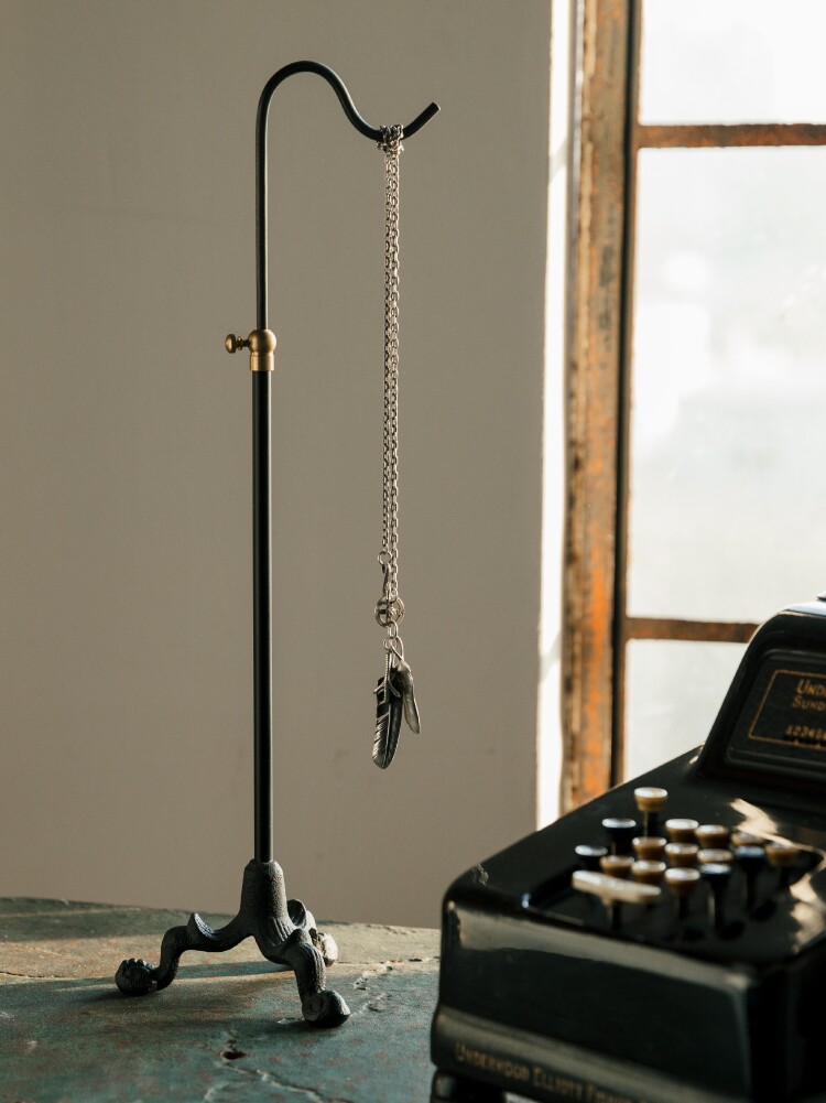 Mushroom space American vintage beast claw base Hook jewelry rack Wrought iron jewelry necklace display rack Beast foot hat holder