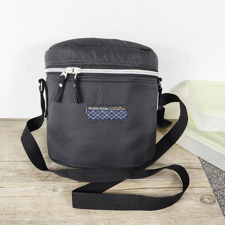 Daily order portable light luxury black lunch box bag one shoulder Messenger insulation lunch bag lunch bag 19*12*19cm