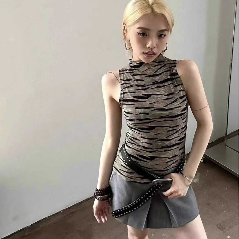Chanel-Style Elegant and High-End Sleeveless Leopard Print Tank Top for Women, New Summer Slim-Fit Versatile Trendy Top Chanel-Style Elegant and High-End Sleeveless Leopard Print Tank Top for Women, New Summer Slim-Fit Versatile Trendy Top