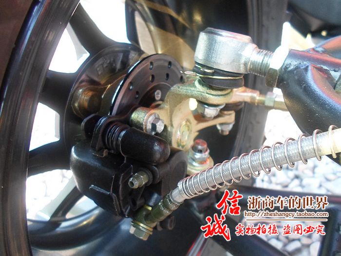 Lớn và nhỏ bull bãi biển trục ổ đĩa bốn bánh off-road xe máy Zongshen làm mát bằng nước điện sa mạc xe máy snowmobile