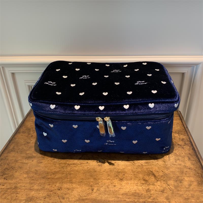 Sweet Little Heart Embroidered Velvet Travel Underwear Storage Bag, Large Makeup Bag, Non-Fleece Travel Tote Bag