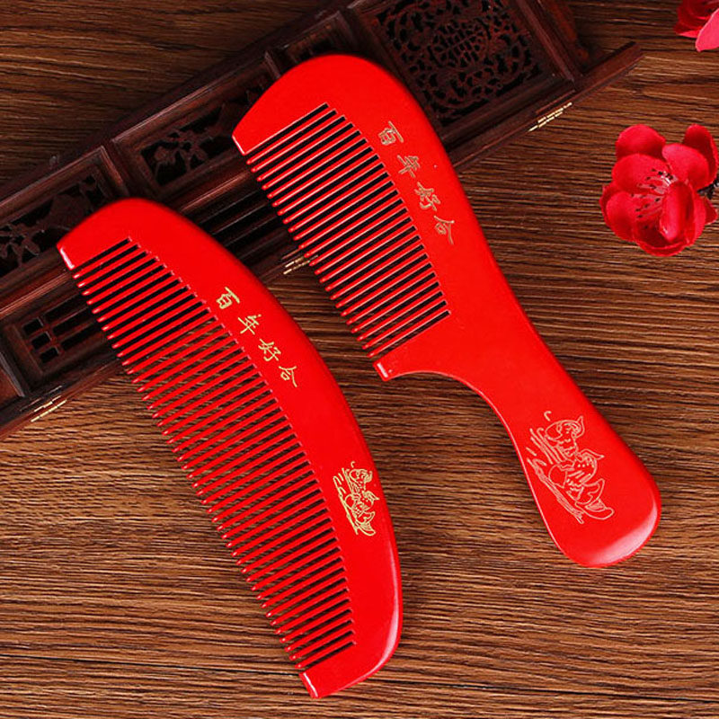 A pair of wedding red combs, a pair of wooden combs, household mahogany combs, gift boxes, wedding dowry, newcomer supplies