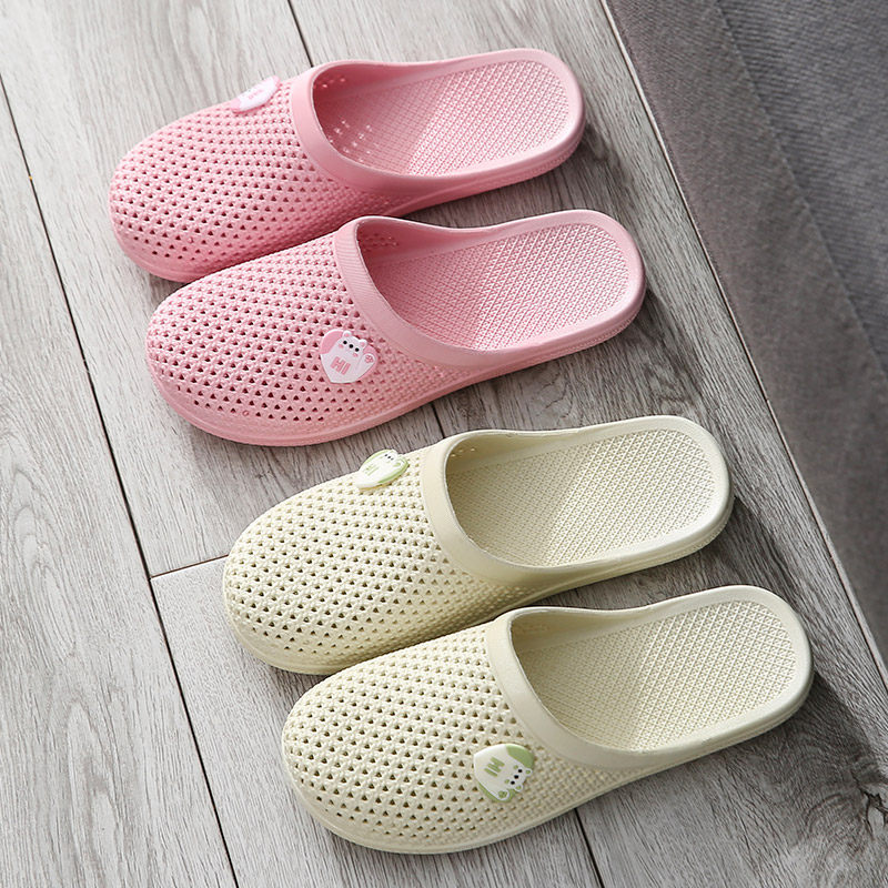 Summer outside wearing hole sandals and slippers women's soft bottom non-slip home indoor Baotou cute student Korean version of the mother's shoes