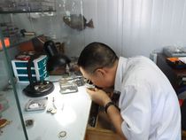 Clock repair luxury watch repair pocket watch watch professional watch repair and maintenance at Panjiayuan Antique Market