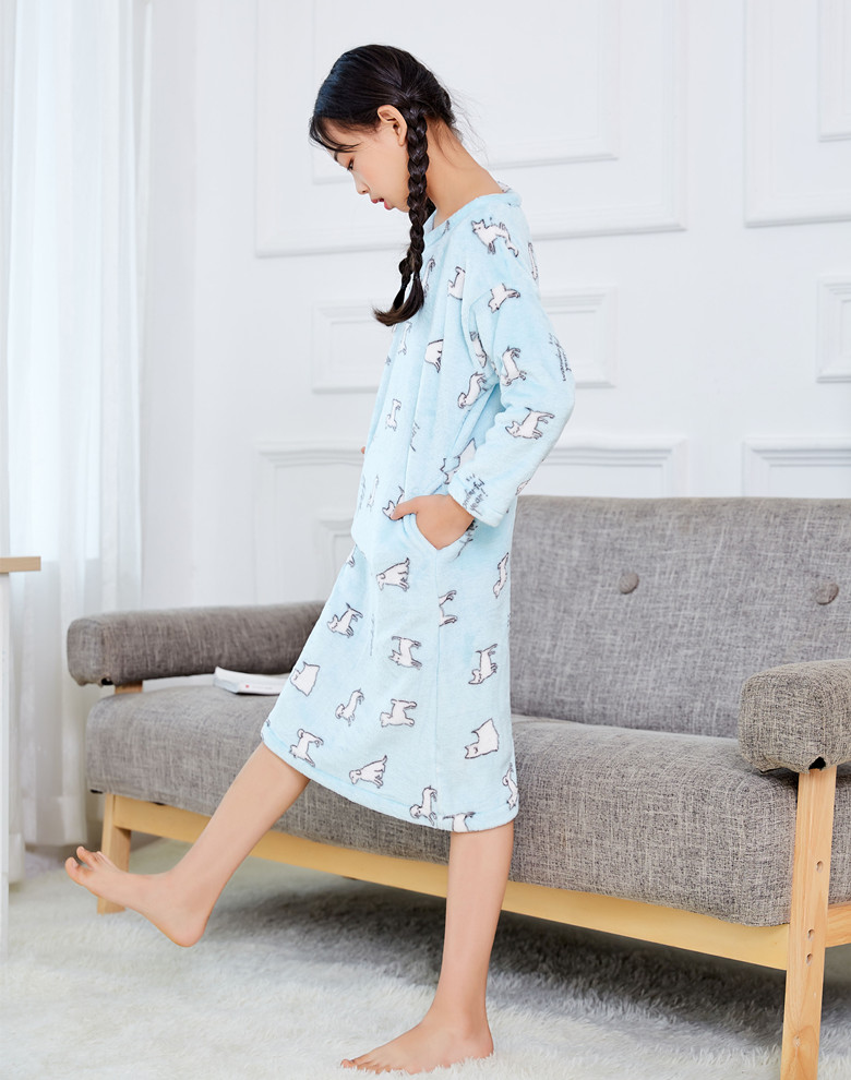 Mùa xuân và mùa thu mùa đông áo choàng flannel dày tay dài đồ bố mẹ-con phim hoạt hình bò trẻ em phụ nữ san hô lông đêm shop váy đẹp