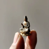 Статуя Будды Татхагата Гуаньинь из чистой меди, окрашенная в пейзаж, макросъемка, мини-маленькие украшения между пальцами высотой около 2,5 см