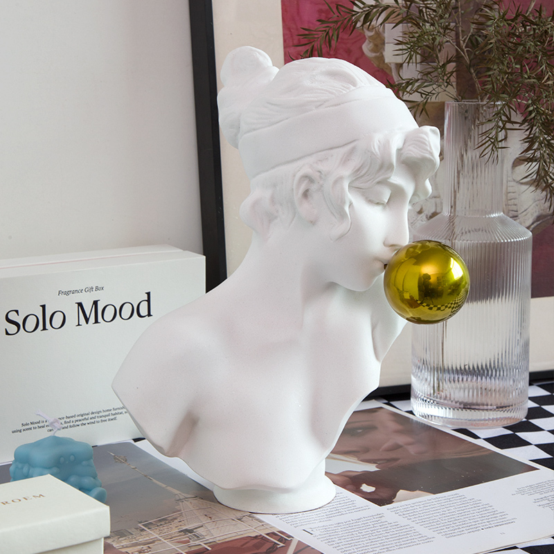 French-Style Bubble Blowing Figure Sculpture, Golden Ornament, Half-Body Statue, Artistic Resin, Living Room, High-End, Mid-Century Style Statue