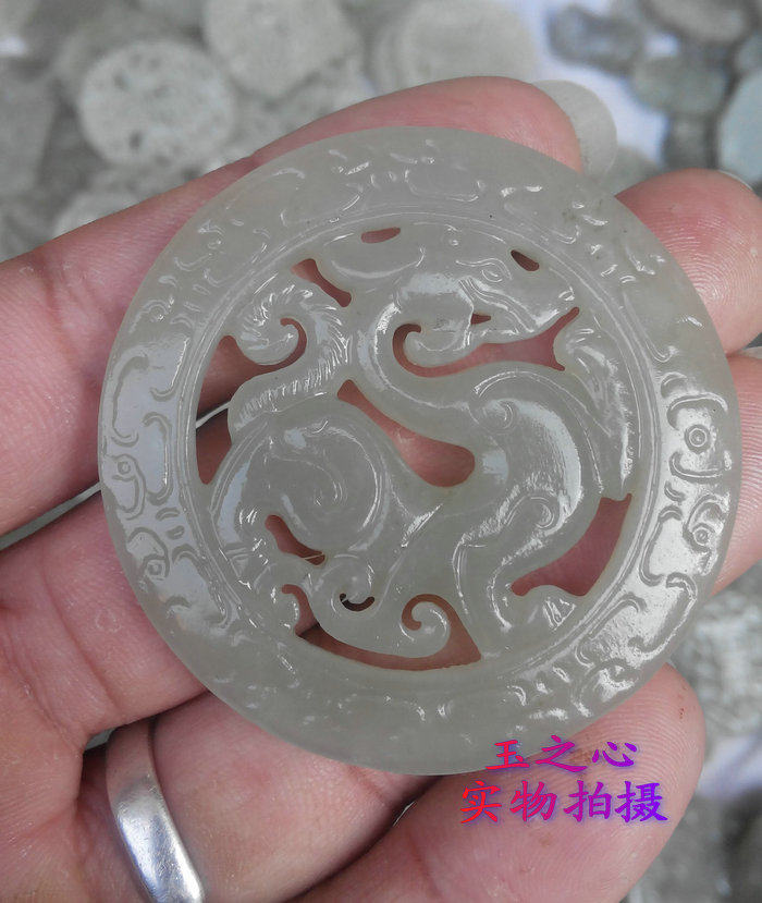 Natural and Tian Yukun Jade Pendant Dragon Dragon Shaped Jade Pendant Pendant Pendant