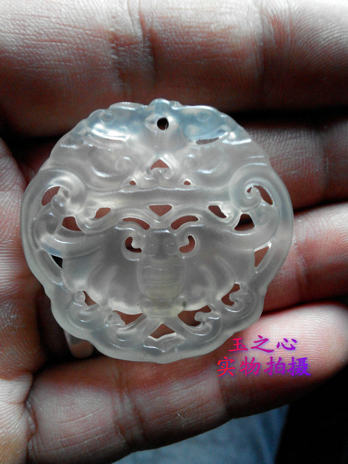 Natural Xiuyu Fuyu in front of you Jade openwork small safe jade lock pendant Jade brand send lanyard