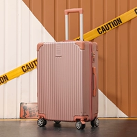 Местный тиран золотой царит