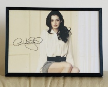 Anne Hathaway Anne Hathaway signed photo #2