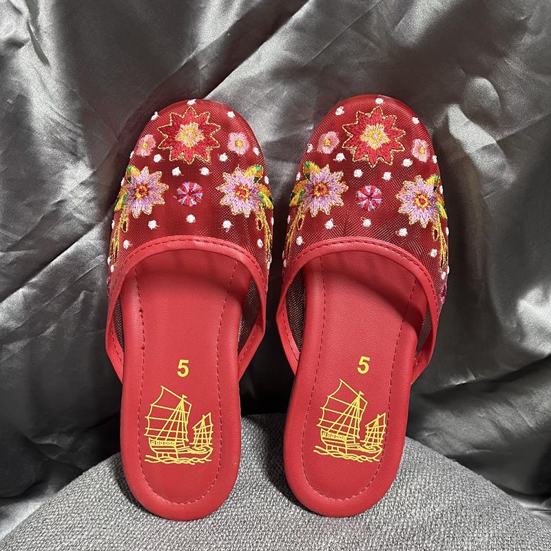 Hong Kong Mesh Non-Slip Home Slippers with Rubber Sole, Retro Classic Golden Satin Chinese Style Embroidered Shoes