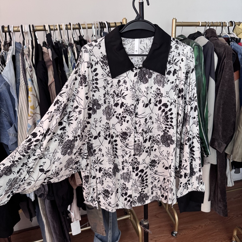 2585 Stitched Contrast Color Bat Sleeve Tencel Shirt