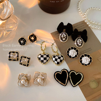 Small Scent Wind Black Ensemble Earrings 2022 New Tide Retro Temperament Earrings Female Net Red Little senior Sensation Ear Accessories