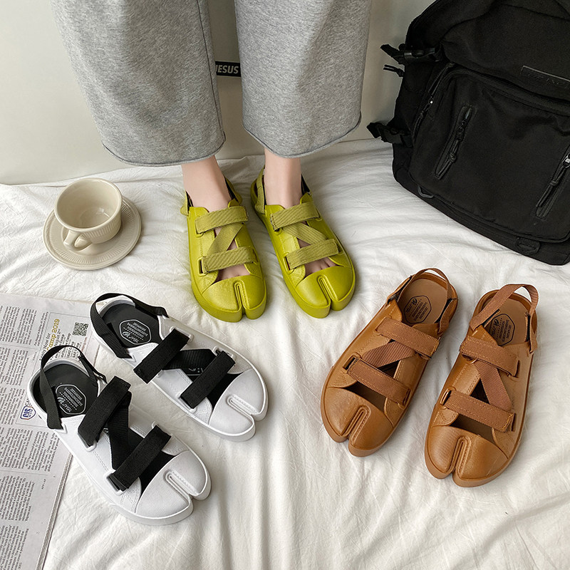 2022 new Baotou Vietnamese sandals women's non-slip couple beach shoes soft bottom sandals and slippers summer wear hole shoes