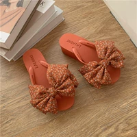 Оранжевые туфли на высоком каблуке 5,5 см.